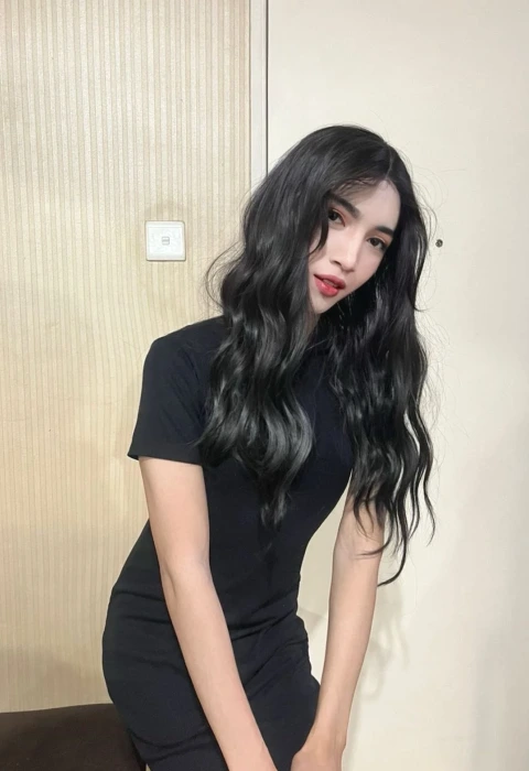 Delia Jelita photo 1, asian, slim, black hair, 170 cm, 49 kg, Large bust, Hong Kong