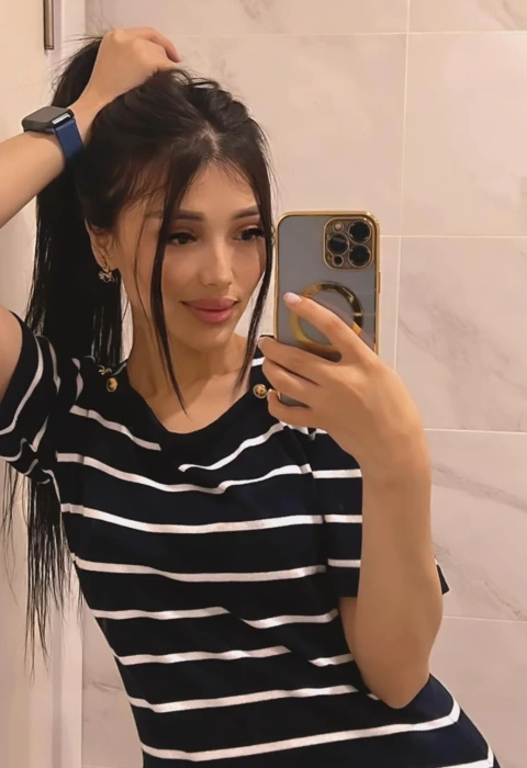 Oli photo 1, european, curvy, black hair, 170 cm, 50 kg, Medium bust, Hong Kong
