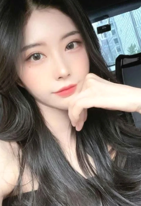 Zhang Li photo 1, asian, busty, black hair, 164 cm, 47 kg, Large bust, Hong Kong