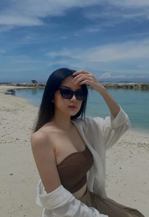 Mila photo 1, asian, slim, black hair, 165 cm, 49 kg, Medium bust, Hong Kong