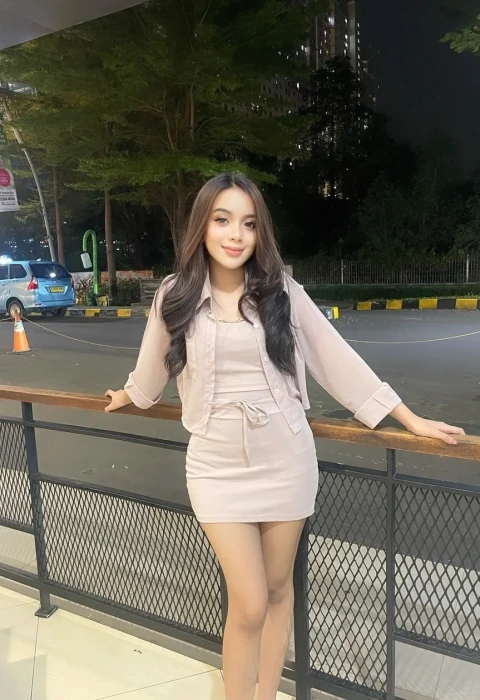 Syaqila photo 1, asian, average, brunette, 166 cm, 44 kg, Medium bust, Hong Kong