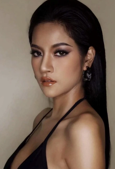 Yarin photo 1, asian, average, black hair, 174 cm, 50 kg, Large bust, Hong Kong