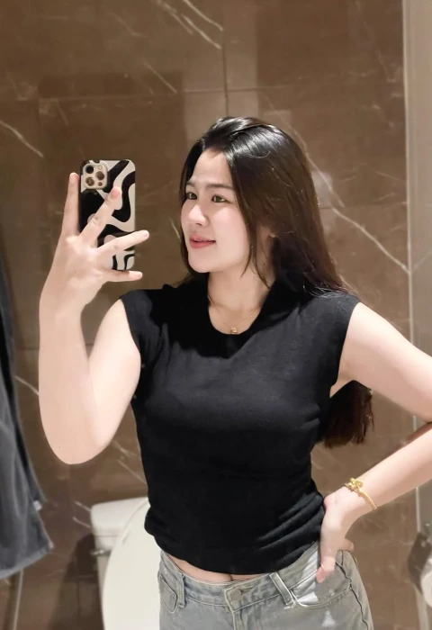 Vania photo 1, asian, petite, black hair, 160 cm, 52 kg, Medium bust, Hong Kong
