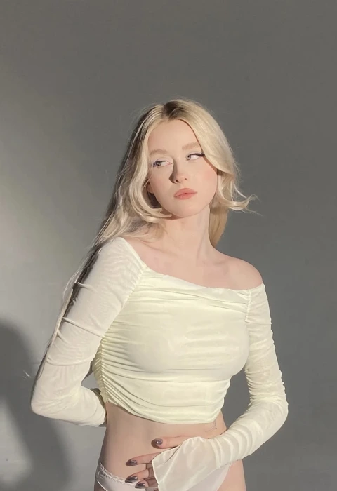 Demerzel photo 1, european, average, blonde hair, 168 cm, 55 kg, Large bust, Hong Kong