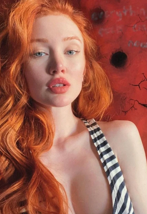Alena photo 1, european, slim, red hair, 170 cm, 50 kg, Large bust, Hong Kong