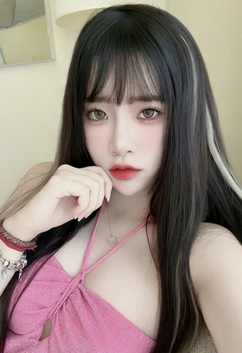 Hui Fen photo 1, asian, curvy, black hair, 166 cm, 47 kg, Small bust, Hong Kong