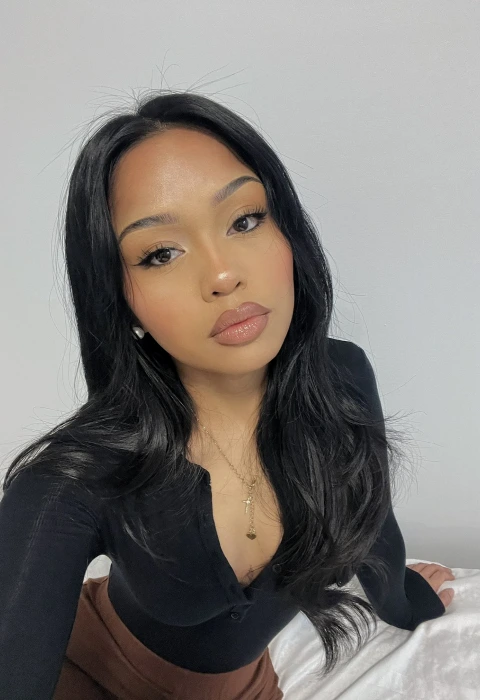 Belle-Ange photo 1, latina, petite, black hair, 170 cm, 54 kg, Medium bust, Hong Kong