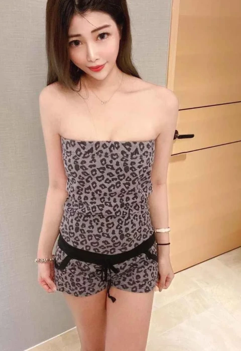 Elaine photo 1, asian, slim, black hair, 164 cm, 49 kg, Large bust, Hong Kong
