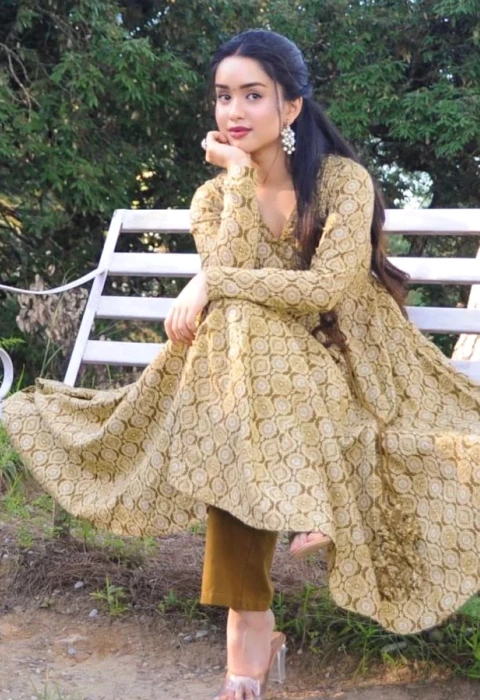 Sweety Sindhu photo 1, asian, slim, brunette, 160 cm, 50 kg, Medium bust, Hong Kong