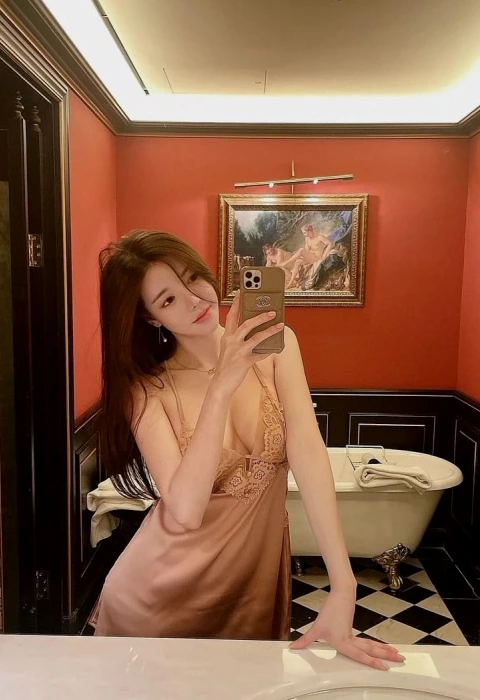 Koreanminji photo 1, asian, average, brunette, 162 cm, 50 kg, Medium bust, Hong Kong