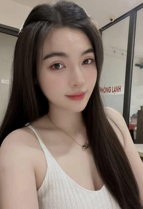 Nafira Aurelia photo 1, asian, petite, black hair, 168 cm, 47 kg, Small bust, Hong Kong