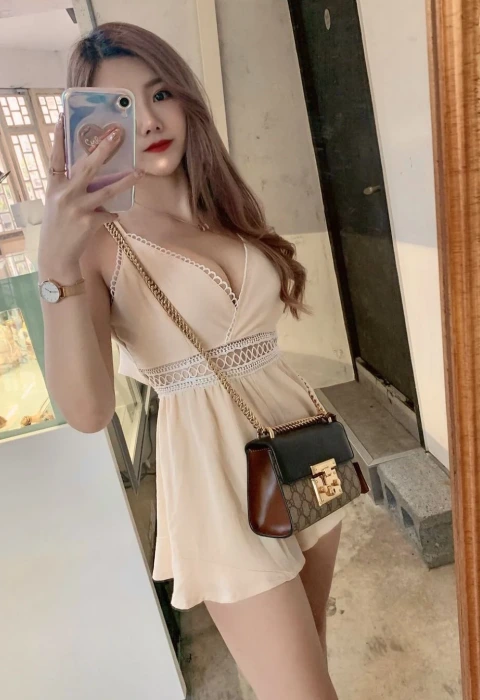 Lou photo 1, asian, slim, brunette, 168 cm, 54 kg, Small bust, Hong Kong