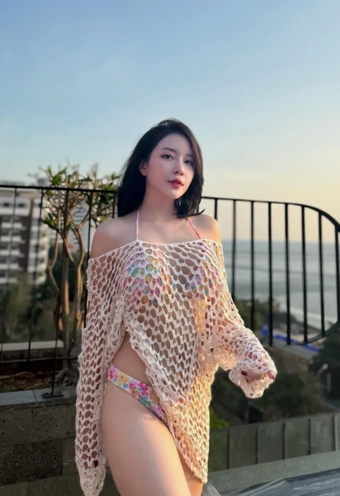 Cristia photo 1, asian, average, black hair, 164 cm, 45 kg, Large bust, Hong Kong