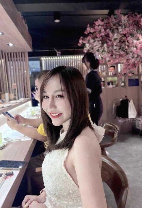 Marisya photo 1, asian, busty, black hair, 169 cm, 54 kg, Small bust, Hong Kong