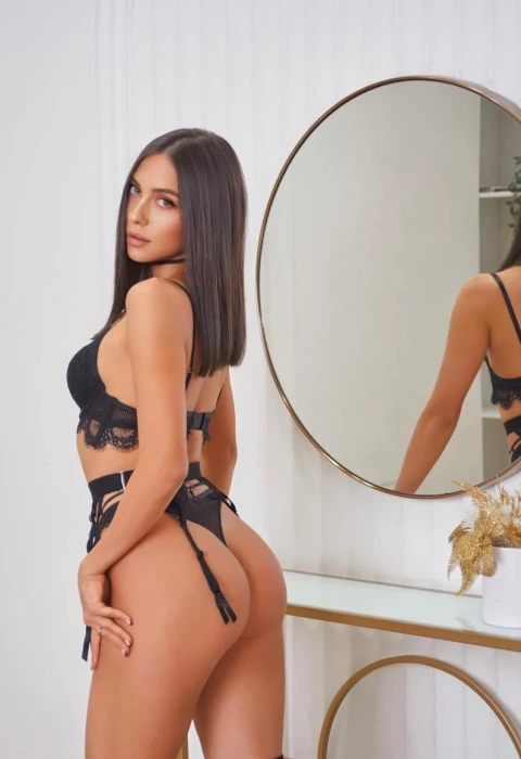Darina photo 1, middle eastern, athletic, black hair, 167 cm, 54 kg, Medium bust, Hong Kong
