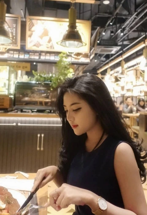 Anisah photo 1, asian, busty, black hair, 166 cm, 48 kg, Small bust, Hong Kong