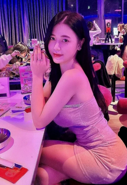 Farina photo 1, asian, slim, black hair, 164 cm, 53 kg, Large bust, Hong Kong