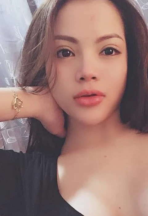 Elly photo 1, middle eastern, petite, black hair, 168 cm, 49 kg, Small bust, Hong Kong