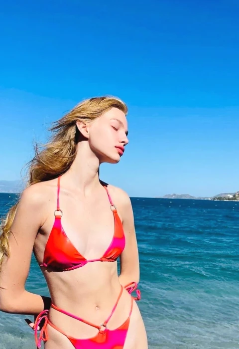 Elena photo 1, european, busty, blonde hair, 163 cm, 51 kg, Large bust, Hong Kong