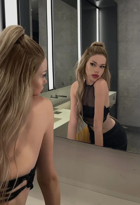 Arina photo 1, european, busty, blonde hair, 165 cm, 56 kg, Small bust, Hong Kong