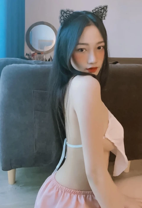 Jinx photo 1, asian, average, black hair, 168 cm, 51 kg, Medium bust, Hong Kong