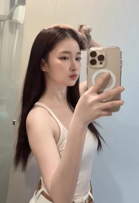 Antin photo 1, asian, average, black hair, 161 cm, 51 kg, Small bust, Hong Kong