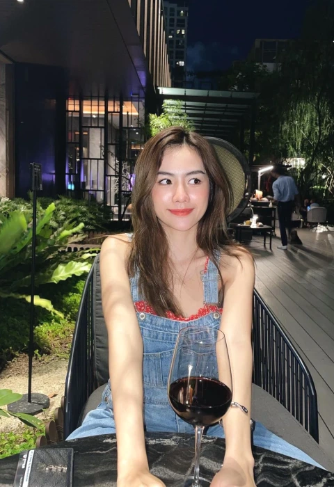 Vania Larissa photo 1, asian, petite, black hair, 167 cm, 52 kg, Small bust, Hong Kong