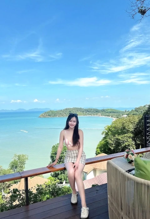 Audreyy photo 1, asian, curvy, brunette, 166 cm, 50 kg, Small bust, Hong Kong
