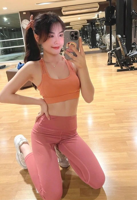 Zunna photo 1, asian, busty, black hair, 165 cm, 50 kg, Medium bust, Hong Kong