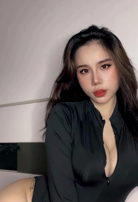 Chika photo 1, asian, slim, brunette, 168 cm, 49 kg, Medium bust, Hong Kong