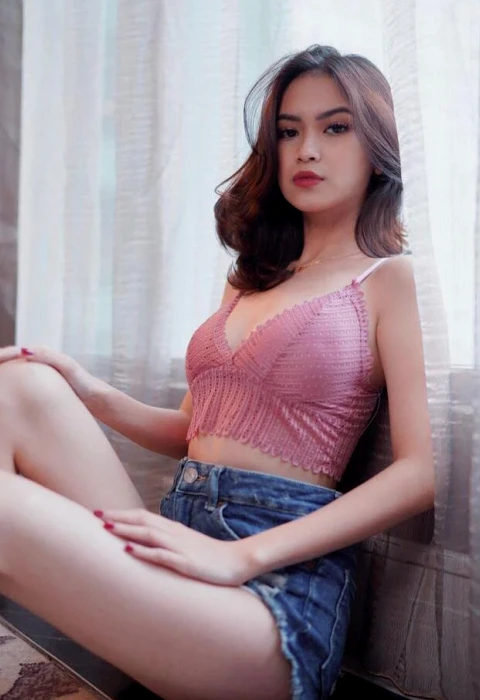 Adeline photo 1, asian, busty, brunette, 165 cm, 52 kg, Large bust, Hong Kong